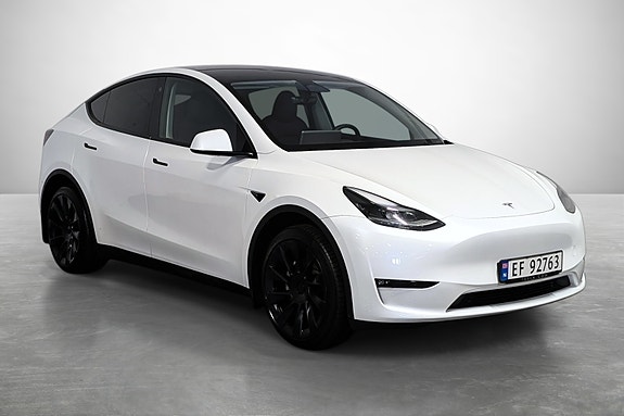 Tesla Model Y 4 of 28