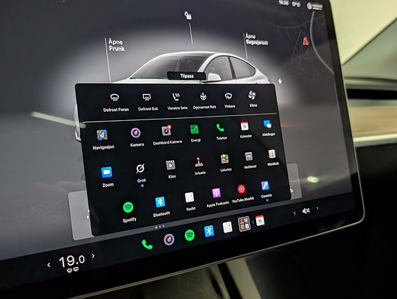 Tesla Model Y 13 of 28