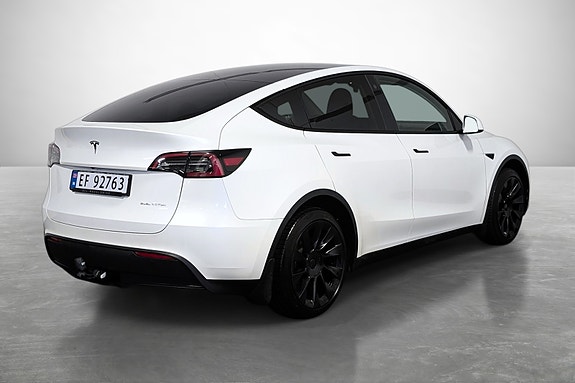 Tesla Model Y 9 of 28