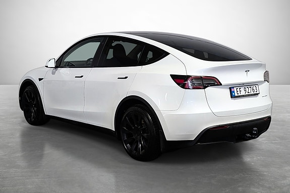 Tesla Model Y 5 of 28
