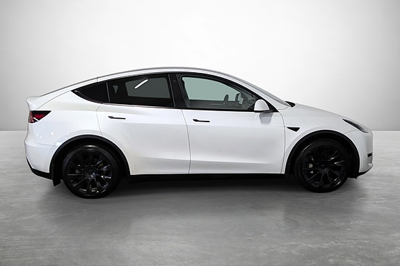 Tesla Model Y 6 of 28