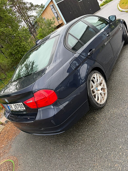 BMW 320i 4 of 11