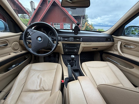 BMW 320i 7 of 11