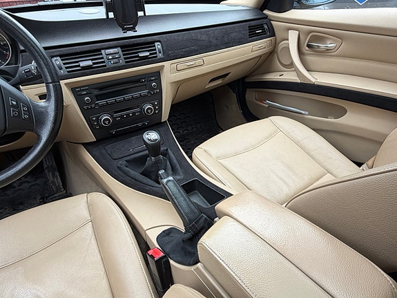 BMW 320i 9 of 11