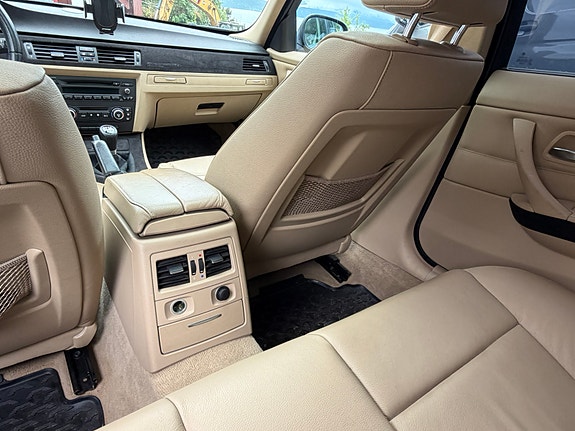 BMW 320i 10 of 11