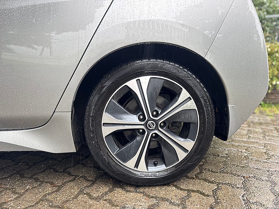 Nissan Leaf 23 of 30
