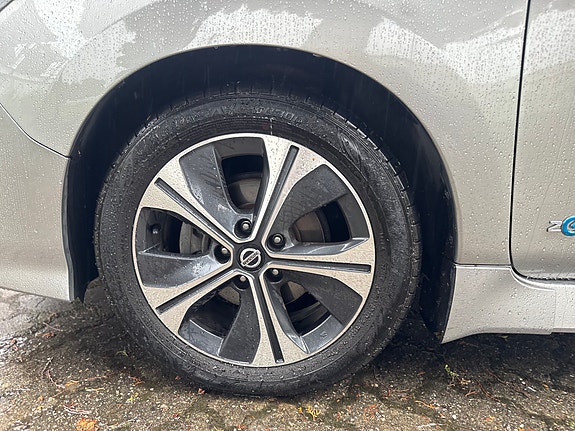 Nissan Leaf 24 of 30