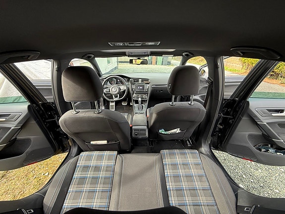 Volkswagen Golf VII 10 of 21