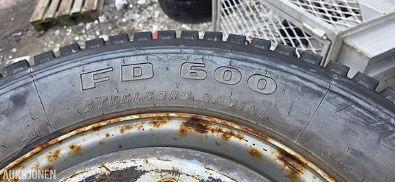 Andre 6 stk. Firestone FD600 Steelcord Radial piggdekk på stålfelg. 6 of 11