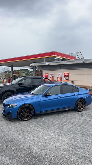 BMW 330e 2 of 18