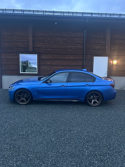 BMW 330e 4 of 18