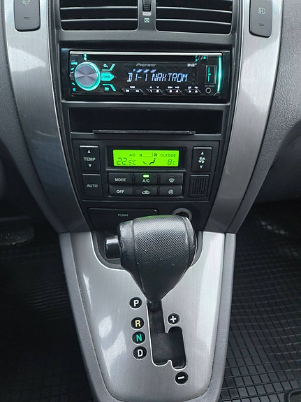 Hyundai Tucson 9 of 16
