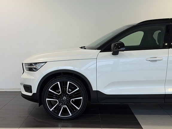 Volvo XC40 3 of 30
