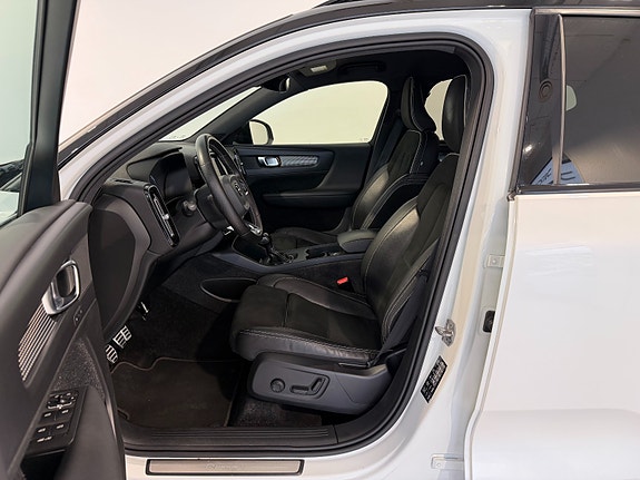 Volvo XC40 10 of 30