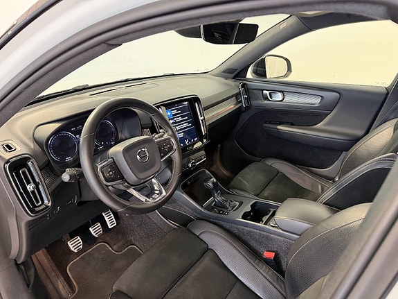 Volvo XC40 12 of 30
