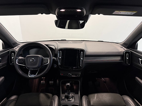 Volvo XC40 13 of 30