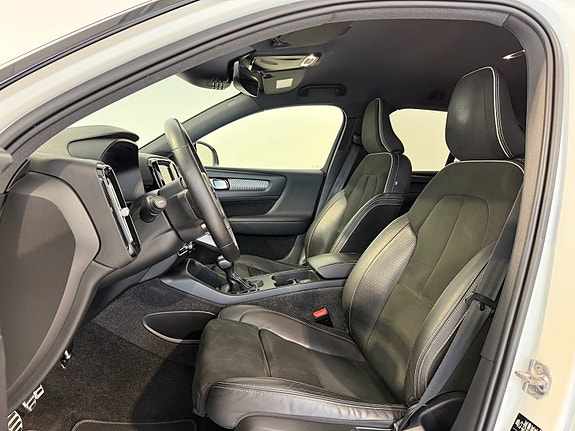 Volvo XC40 11 of 30
