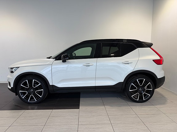 Volvo XC40 4 of 30