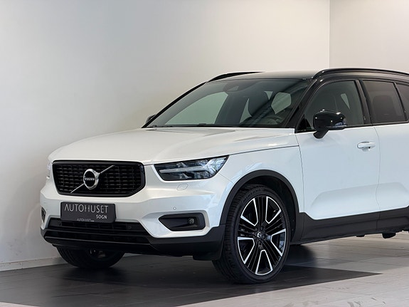 Volvo XC40 2 of 30