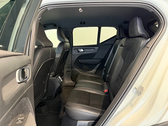 Volvo XC40 19 of 30