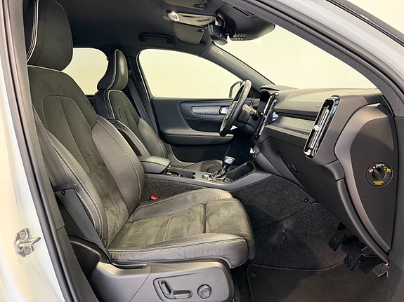 Volvo XC40 16 of 30