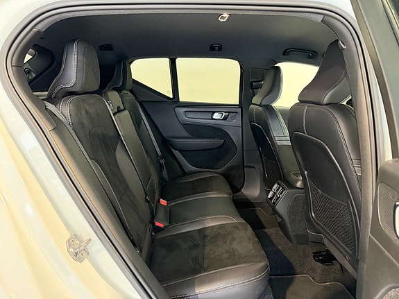 Volvo XC40 21 of 30