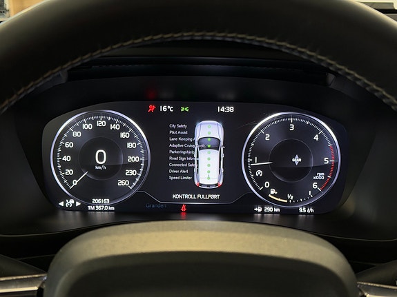 Volvo XC40 23 of 30
