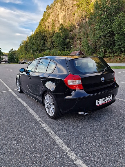 BMW 120i 4 of 6