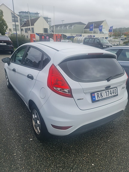 Ford Fiesta 4 of 9