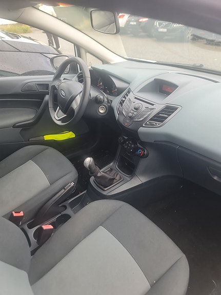 Ford Fiesta 7 of 9