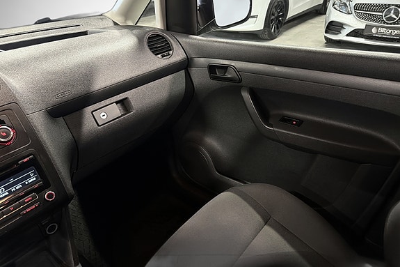Volkswagen Caddy Maxi 24 of 24