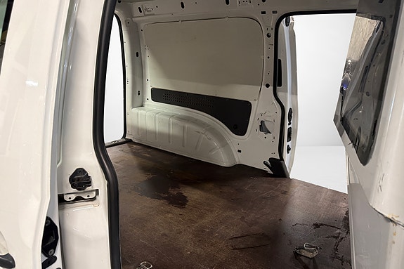 Volkswagen Caddy Maxi 14 of 24