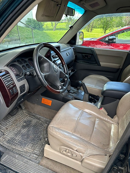 Mitsubishi Pajero 4 of 5