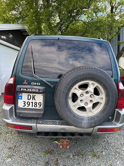 Mitsubishi Pajero 2 of 5