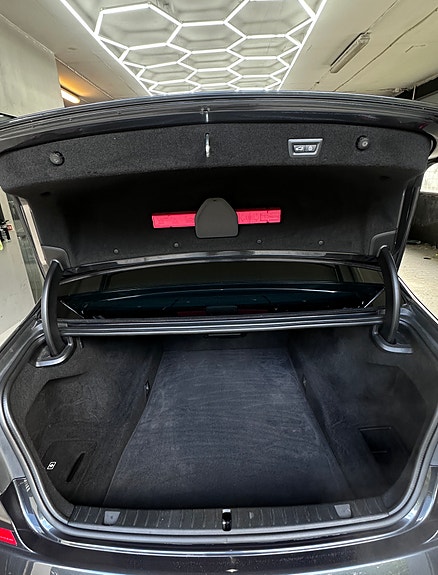 BMW 750i 6 of 21