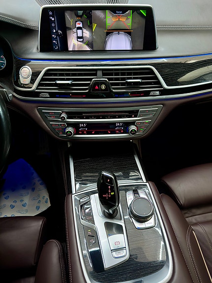 BMW 750i 13 of 21