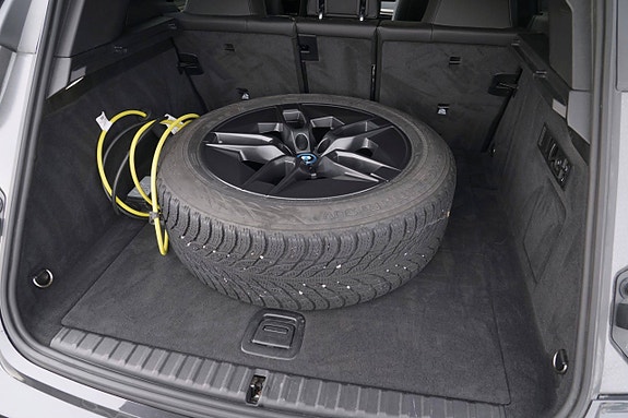 BMW iX 27 of 29