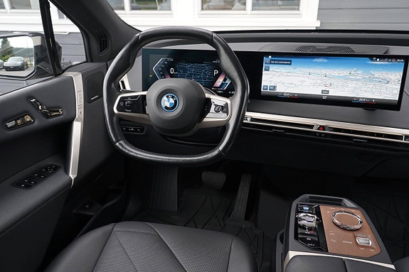 BMW iX 11 of 29