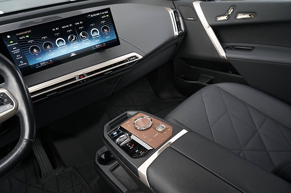 BMW iX 13 of 29