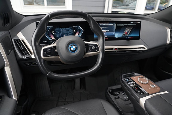 BMW iX 12 of 29