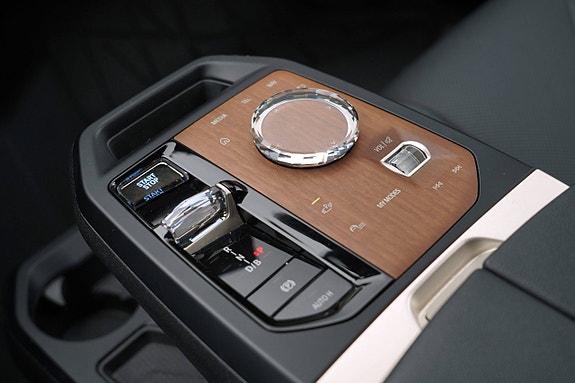 BMW iX 15 of 29