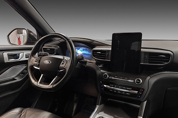Ford Explorer 21 of 30