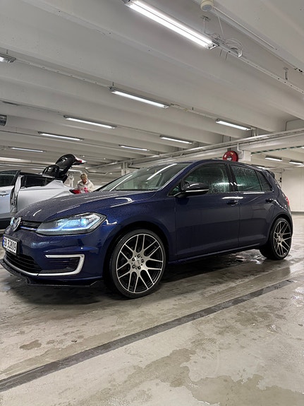 Volkswagen e-Golf VII 6 of 15