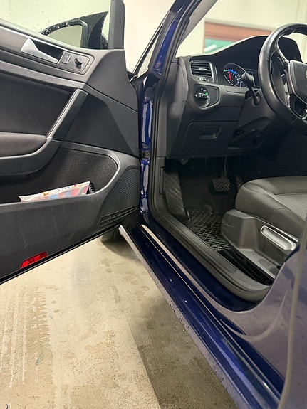 Volkswagen e-Golf VII 14 of 15