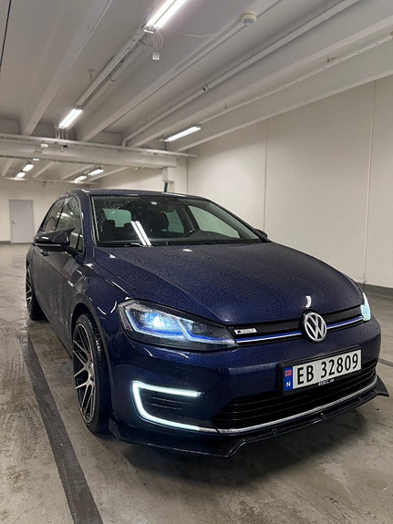 Volkswagen e-Golf VII 3 of 15