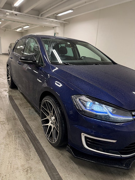 Volkswagen e-Golf VII 5 of 15