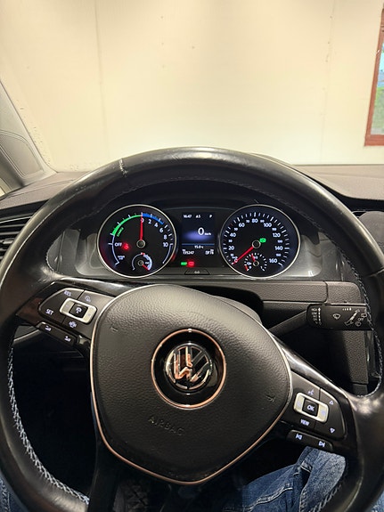 Volkswagen e-Golf VII 11 of 15