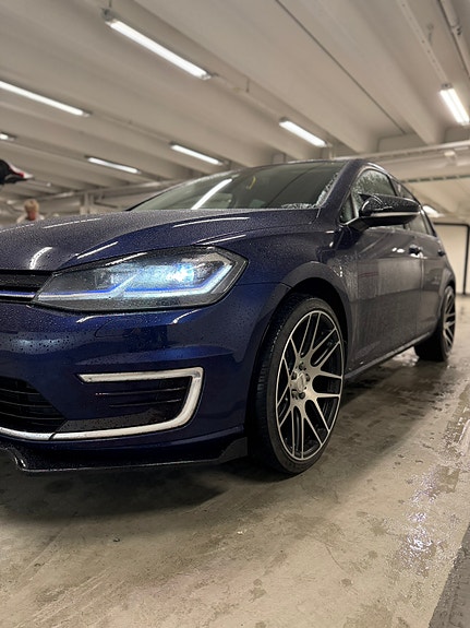 Volkswagen e-Golf VII 4 of 15