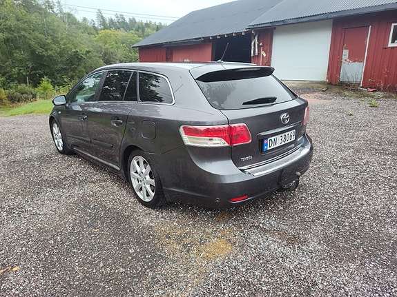 Toyota Avensis 3 of 18