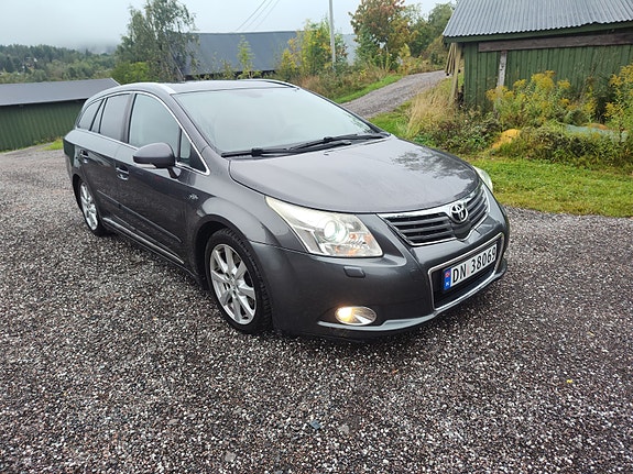 Toyota Avensis 7 of 18